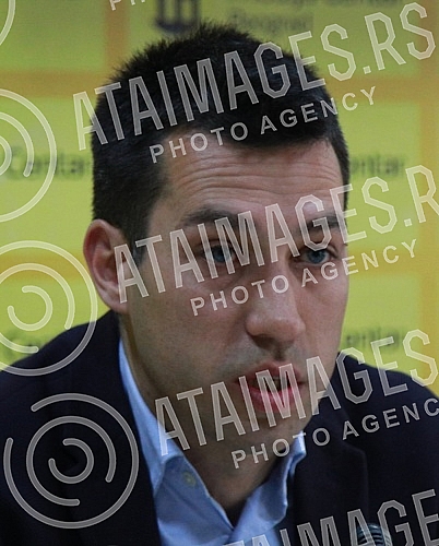 The press center hosted a press conference of the Green-Left coalition We must on the support of the European Green Party.U Medija centru odrzana je konferencija za novinare zeleno-leve koalicije Moramo o podrsci Evropske zelene partije. 