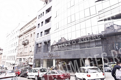 A press conference was held at the Life Design Hotel, organized by Milos Plantaric, a Slovenian citizen who claims that the hotel was physically occupied by a group of Veljko Belivuk and Marko Miljkovic. U hotelu Life Design odrzana je konferencija