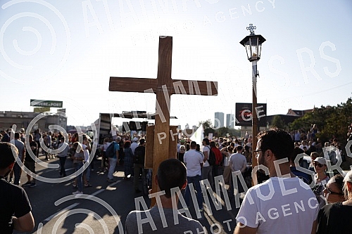 279 in a row Litija by the center of Belgrade for the Salvation of occupied Serbia from all kinds of betrayal and anti-national actions on Branko's bridge.279 po redu Litija centrom Beograda za Spas okupirane Srbije od svih vidova izdaje i antinaro