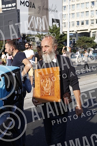 279 in a row Litija by the center of Belgrade for the Salvation of occupied Serbia from all kinds of betrayal and anti-national actions on Branko's bridge.279 po redu Litija centrom Beograda za Spas okupirane Srbije od svih vidova izdaje i antinaro
