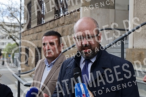 The Ajmo ljudi coalition organized a press conference in front of the Administrative Court on the occasion of the violation of the law by the GIK, which did not decide on the complaints within the legal deadline.Koalicija Ajmo ljudi je organizovala