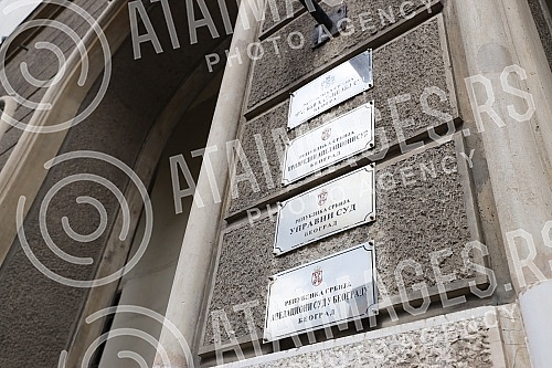 The Ajmo ljudi coalition organized a press conference in front of the Administrative Court on the occasion of the violation of the law by the GIK, which did not decide on the complaints within the legal deadline.Koalicija Ajmo ljudi je organizovala