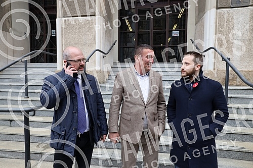 The Ajmo ljudi coalition organized a press conference in front of the Administrative Court on the occasion of the violation of the law by the GIK, which did not decide on the complaints within the legal deadline.Koalicija Ajmo ljudi je organizovala