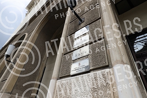 The Ajmo ljudi coalition organized a press conference in front of the Administrative Court on the occasion of the violation of the law by the GIK, which did not decide on the complaints within the legal deadline.Koalicija Ajmo ljudi je organizovala