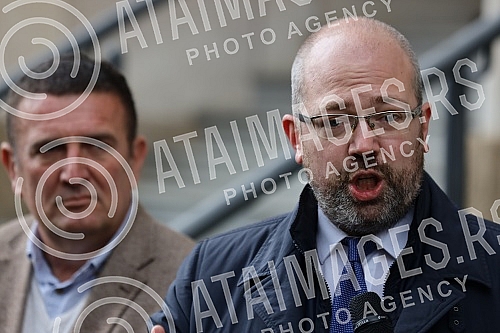 The Ajmo ljudi coalition organized a press conference in front of the Administrative Court on the occasion of the violation of the law by the GIK, which did not decide on the complaints within the legal deadline.Koalicija Ajmo ljudi je organizovala