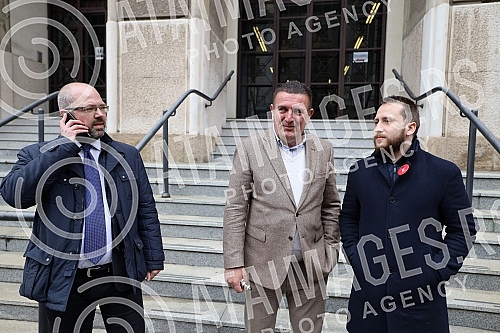 The Ajmo ljudi coalition organized a press conference in front of the Administrative Court on the occasion of the violation of the law by the GIK, which did not decide on the complaints within the legal deadline.Koalicija Ajmo ljudi je organizovala