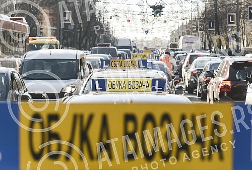 Protest of employees in auto-schools who are demanding the abolition of the provision on re-placement of licenses for instructors, lecturers and examiners.Protest zaposlenih u auto-skolama koji traze ukidanje odredbe o ponovnom polaganju licence za 