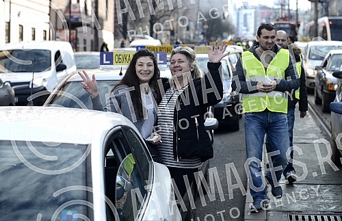 Protest of employees in auto-schools who are demanding the abolition of the provision on re-placement of licenses for instructors, lecturers and examiners.Protest zaposlenih u auto-skolama koji traze ukidanje odredbe o ponovnom polaganju licence za 