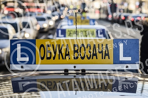 Protest of employees in auto-schools who are demanding the abolition of the provision on re-placement of licenses for instructors, lecturers and examiners.Protest zaposlenih u auto-skolama koji traze ukidanje odredbe o ponovnom polaganju licence za 