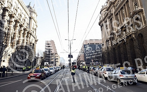 Protest of employees in auto-schools who are demanding the abolition of the provision on re-placement of licenses for instructors, lecturers and examiners.Protest zaposlenih u auto-skolama koji traze ukidanje odredbe o ponovnom polaganju licence za 