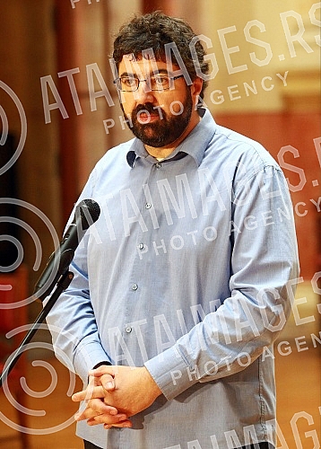 The address of the future deputies during the break in the work at the consultations of the Speaker of the Assembly of Serbia Ivica Dacic with the parliamentary parties.Obracanje buducih poslanika tokom pauze u radu na konsultacijama predsednika Sk