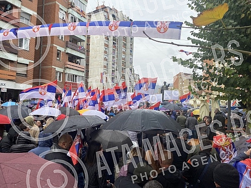 In the northern part of Kosovska Mitrovica, a large national gathering of Serbs from the north of Kosovo and Metekohija began at noon, after the withdrawal from all Kosovo institutions.U severnom delu Kosovske Mitrovice  u podne je poceo veliki nar
