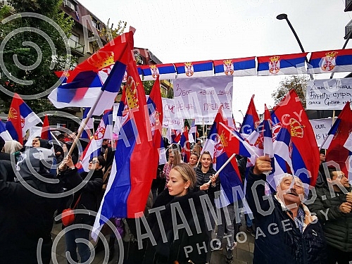 In the northern part of Kosovska Mitrovica, a large national gathering of Serbs from the north of Kosovo and Metekohija began at noon, after the withdrawal from all Kosovo institutions.U severnom delu Kosovske Mitrovice  u podne je poceo veliki nar
