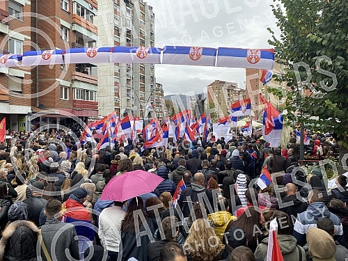 In the northern part of Kosovska Mitrovica, a large national gathering of Serbs from the north of Kosovo and Metekohija began at noon, after the withdrawal from all Kosovo institutions.U severnom delu Kosovske Mitrovice  u podne je poceo veliki nar