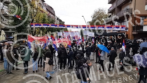 In the northern part of Kosovska Mitrovica, a large national gathering of Serbs from the north of Kosovo and Metekohija began at noon, after the withdrawal from all Kosovo institutions.U severnom delu Kosovske Mitrovice  u podne je poceo veliki nar