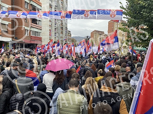 In the northern part of Kosovska Mitrovica, a large national gathering of Serbs from the north of Kosovo and Metekohija began at noon, after the withdrawal from all Kosovo institutions.U severnom delu Kosovske Mitrovice  u podne je poceo veliki nar