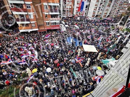 In the northern part of Kosovska Mitrovica, a large national gathering of Serbs from the north of Kosovo and Metekohija began at noon, after the withdrawal from all Kosovo institutions.U severnom delu Kosovske Mitrovice  u podne je poceo veliki nar