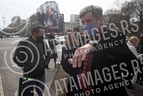 In front of the House of the National Assembly, the Independent Journalists' Association of Vojvodina, the Independent Association of Journalists of Serbia, the Media Association, the Online Media Association and the Business Association of the Assoc