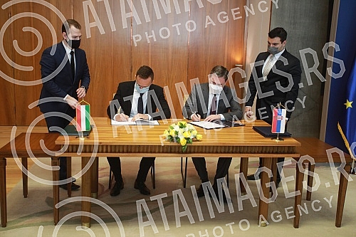Serbian Foreign Minister Nikola Selakovic and Hungarian Foreign and Foreign Trade Minister Péter Szijjártó  signed the Collocation protocolMinistar spoljnih poslova Srbije Nikola Selakovich sastao se sa ministrom spoljnih poslova i spoljne trgovine