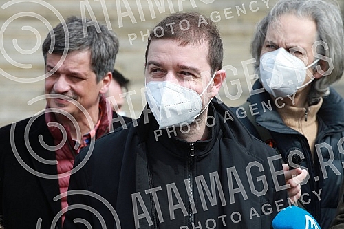 In front of the House of the National Assembly, the Independent Journalists' Association of Vojvodina, the Independent Association of Journalists of Serbia, the Media Association, the Online Media Association and the Business Association of the Assoc