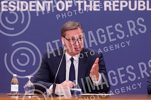 The President of the Republic of Serbia, Aleksandar Vucic, attended the ceremony of awarding employment contracts to the most successful graduates of all medical faculties and secondary medical schools in Serbia. Predsednik Republike Srbije Aleksan