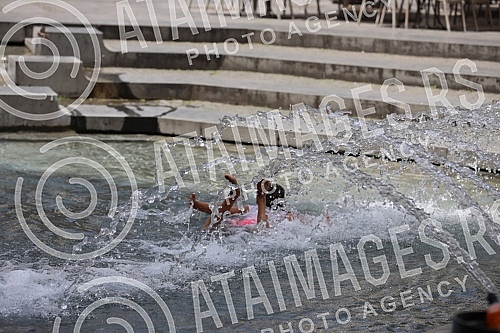 The heat wave in Serbia is not subsiding, but there are still people on the streets of downtown Belgrade.Toplotni talas u Srbiji ne popusta, ali ljudi i dalje ima na ulicama centar Beograda 