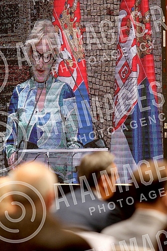 The President of the Republic of Serbia, Aleksandar Vucic, attended the ceremony of awarding employment contracts to the most successful graduates of all medical faculties and secondary medical schools in Serbia. Predsednik Republike Srbije Aleksan