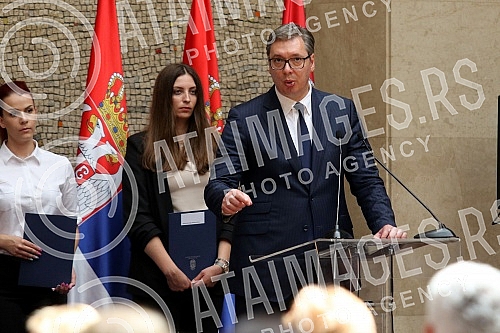 The President of the Republic of Serbia, Aleksandar Vucic, attended the ceremony of awarding employment contracts to the most successful graduates of all medical faculties and secondary medical schools in Serbia. Predsednik Republike Srbije Aleksan