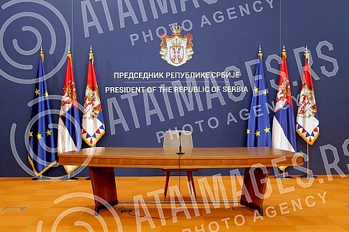 The President of the Republic of Serbia, Aleksandar Vucic, attended the ceremony of awarding employment contracts to the most successful graduates of all medical faculties and secondary medical schools in Serbia. Predsednik Republike Srbije Aleksan