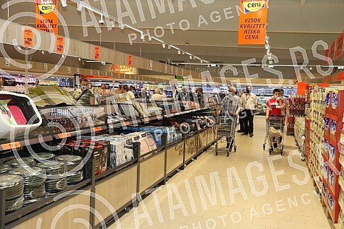 Lidl Serbia has opened a new store in Belgrade, in Karaburma, which is the 51st store of this chain in Serbia.Lidl Srbija otvorio je novu prodavnicu u Beogradu, na Karaburmi, koja cini 51. prodajni objekat ovog lanca u Srbiji.