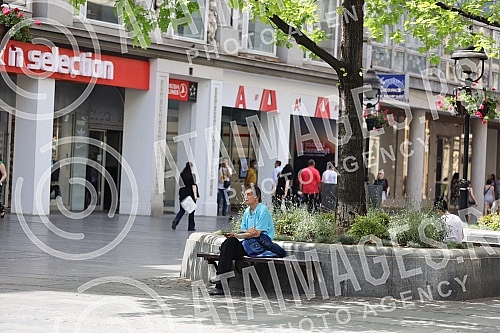 The heat wave in Serbia is not subsiding, but there are still people on the streets of downtown Belgrade.Toplotni talas u Srbiji ne popusta, ali ljudi i dalje ima na ulicama centar Beograda 
