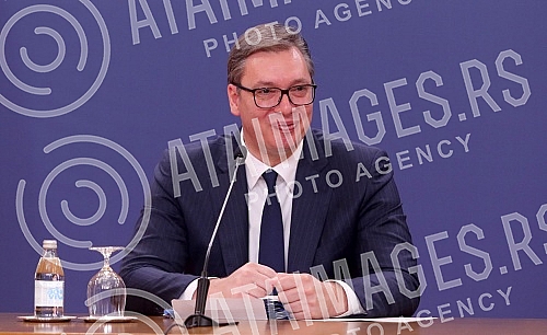 The President of the Republic of Serbia, Aleksandar Vucic, attended the ceremony of awarding employment contracts to the most successful graduates of all medical faculties and secondary medical schools in Serbia. Predsednik Republike Srbije Aleksan