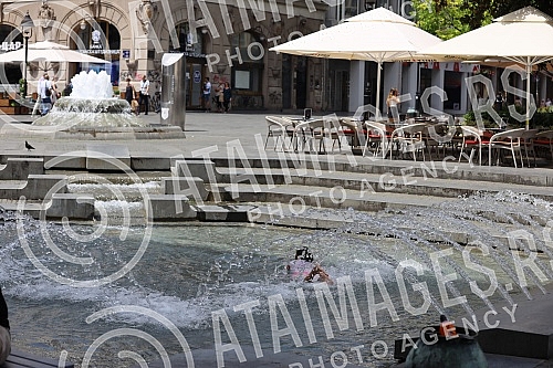 The heat wave in Serbia is not subsiding, but there are still people on the streets of downtown Belgrade.Toplotni talas u Srbiji ne popusta, ali ljudi i dalje ima na ulicama centar Beograda 
