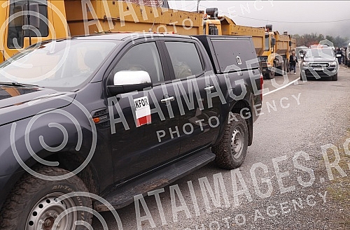 The vehicles with KFOR members arrived at the positions of the special police Rosso, which should soon leave the administrative crossing Jarinje.Vozila sa pripadnicima Kfora stigla su na polozaje specijalne policije Rosu koje bi uskoro trebalo da n