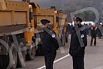 The vehicles with KFOR members arrived at the positions of the special police Rosso, which should soon leave the administrative crossing Jarinje.Vozila sa pripadnicima Kfora stigla su na polozaje specijalne policije Rosu koje bi uskoro trebalo da n