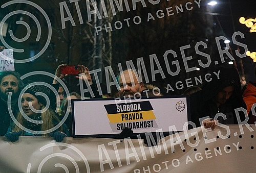 The Kreni-promeni initiative and citizens gathered in front of the Presidency building to continue the fight against Rio Tinto, and the Kreni-promeni announced that they were organizing a protest because there were no conditions for gathering a popul