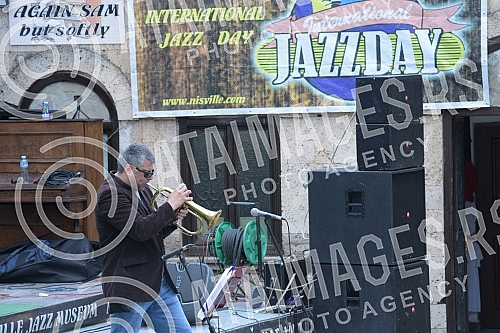 The Nisville Jazz Festival on April 30 traditionally marks World Jazz Day as part of the great world celebration of UNESCO and the Herbie Hancock Institute of Jazz, and on that occasion the low jazz band Thursday Reading Club performed at the low For