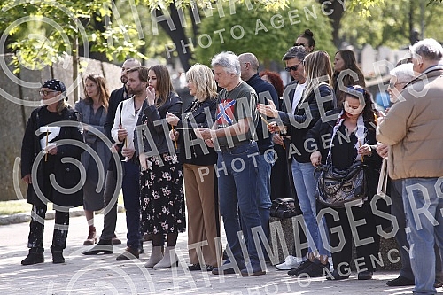 The commemoration on the occasion of the first year since the death of the painter and sculptor Milos Sobajic was held in the Alley of Merited Citizens at the New Cemetery.Pomen povodom prve godine od smrti slikara i vajara Milosa Sobajica odrzan j