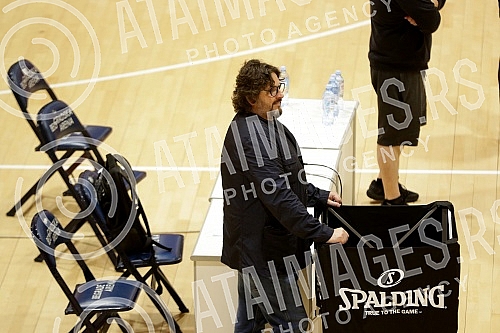 Andrea Trinchieri arrived in Serbia from Italy last night, and with the confirmation of the test at COVID-19, he received approval to be able to move around Serbia and hold trainings for Partizan basketball players, and the first training has already