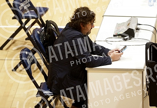 Andrea Trinchieri arrived in Serbia from Italy last night, and with the confirmation of the test at COVID-19, he received approval to be able to move around Serbia and hold trainings for Partizan basketball players, and the first training has already