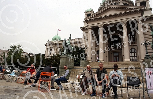 The leader of Dveri, Bosko Obradovic, is on the sixth day of the hunger strike in front of the National Assembly, and since three days ago, his party colleague, MP Ivan Kostic, has been on strike.Lider Dveri Bosko Obradovic sesti dan trajke gladju