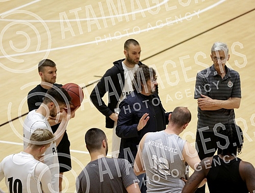Andrea Trinchieri arrived in Serbia from Italy last night, and with the confirmation of the test at COVID-19, he received approval to be able to move around Serbia and hold trainings for Partizan basketball players, and the first training has already