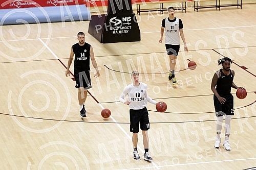 Andrea Trinchieri arrived in Serbia from Italy last night, and with the confirmation of the test at COVID-19, he received approval to be able to move around Serbia and hold trainings for Partizan basketball players, and the first training has already