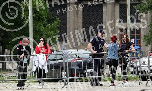 The leader of Dveri, Bosko Obradovic, is on the sixth day of the hunger strike in front of the National Assembly, and since three days ago, his party colleague, MP Ivan Kostic, has been on strike.Lider Dveri Bosko Obradovic sesti dan trajke gladju