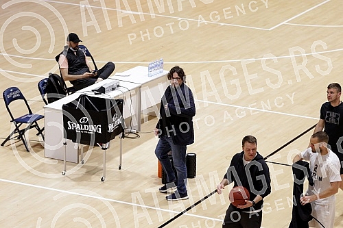 Andrea Trinchieri arrived in Serbia from Italy last night, and with the confirmation of the test at COVID-19, he received approval to be able to move around Serbia and hold trainings for Partizan basketball players, and the first training has already