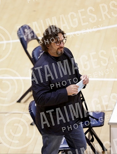 Andrea Trinchieri arrived in Serbia from Italy last night, and with the confirmation of the test at COVID-19, he received approval to be able to move around Serbia and hold trainings for Partizan basketball players, and the first training has already
