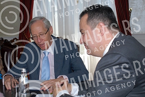Ivica Dacic - ministar spoljnih poslova i Majkl Kirbi (Michael D. Kirby) - ambasador SAD (USA) u Republici Srbiji, u razgovoru.