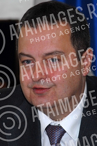 Ivica Dacic - ministar spoljnih poslova i Majkl Kirbi (Michael D. Kirby) - ambasador SAD (USA) u Republici Srbiji, u razgovoru.
