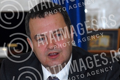 Ivica Dacic - ministar spoljnih poslova i Majkl Kirbi (Michael D. Kirby) - ambasador SAD (USA) u Republici Srbiji, u razgovoru.