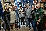In the bookshop Academy was held ceremonial presenting MTV awards and promotion plate Group SARS.U knjizari Akademija odrzano je svecano urucivanje MTV nagrade i promocija ploce grupe SARS. 